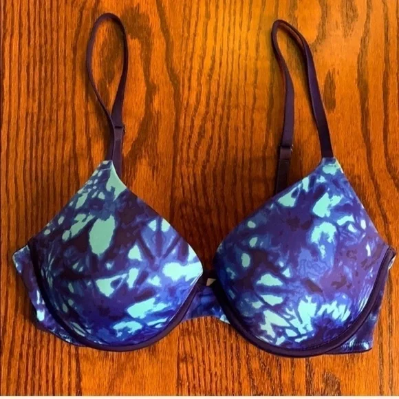 VS PINK Wear Everywhere Push-Up Bra - Picture 2 of 8